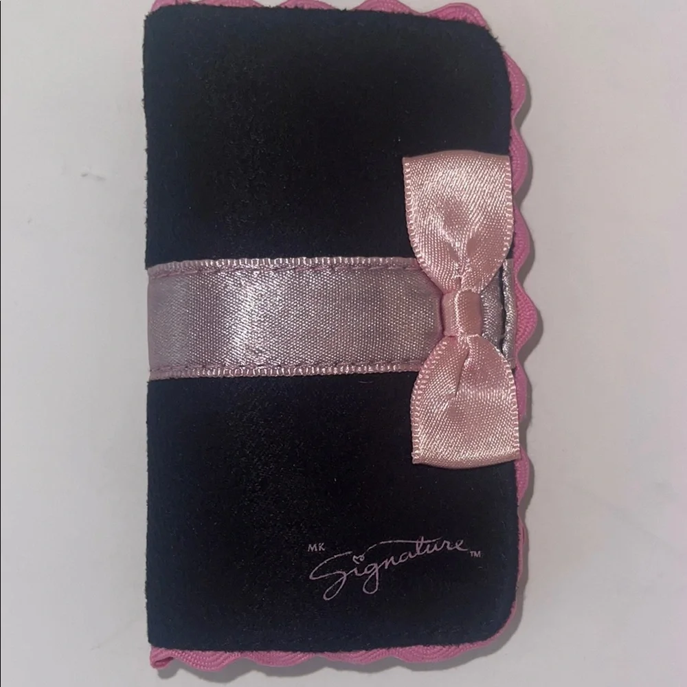 New Mary Kay Pink Mini Makeup Brush Set with Case